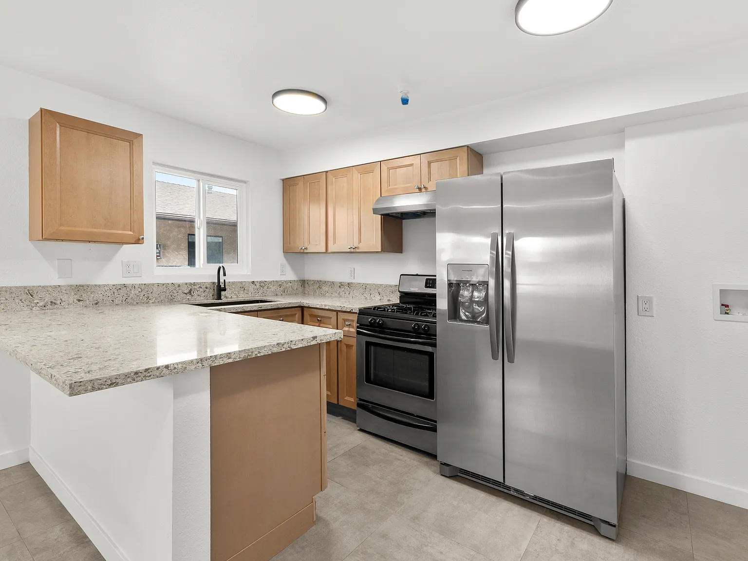 1 bed, 560 sqft, $2,100 — Photo 1