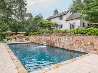 100 Bath House Rd, Southampton, NY 11968