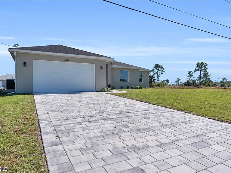 526 NW 9th St — Photo 3