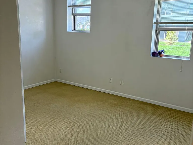 1410 Eisenhower St — Photo 10