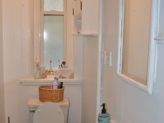 3rd image of 2843 N Lakewood Ave #2