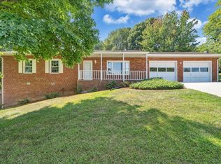 6830 Autumn Wood Ln, Roanoke, VA 24019