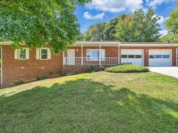 6830 Autumn Wood Ln, Roanoke, VA 24019