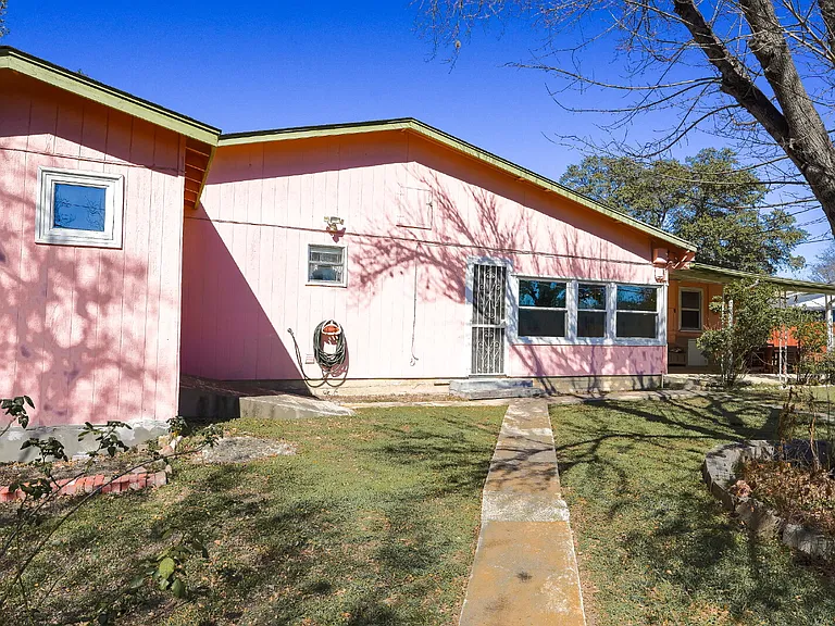 2622 W Summit Ave — Photo 32