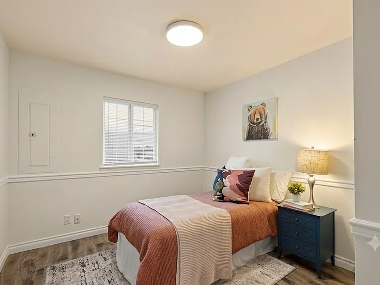 2502 NE 7th St — Photo 14