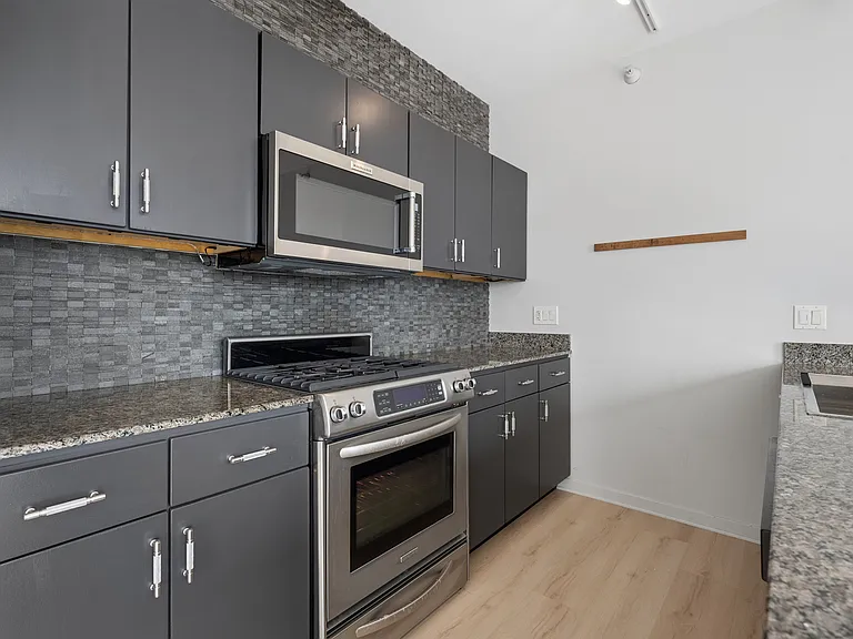 860 W Blackhawk St #1808 — Photo 5