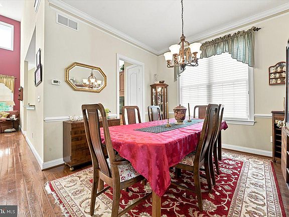 5th image of 461 Peters Way
