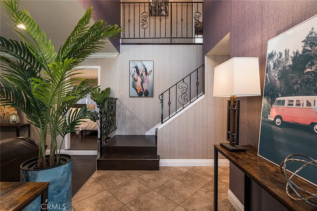 4 bed, 2.5 bath, 2307 sqft, $4,000 — Photo 3