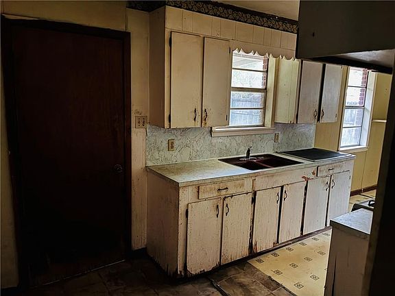 5th image of 48459 Whiskey Ln
