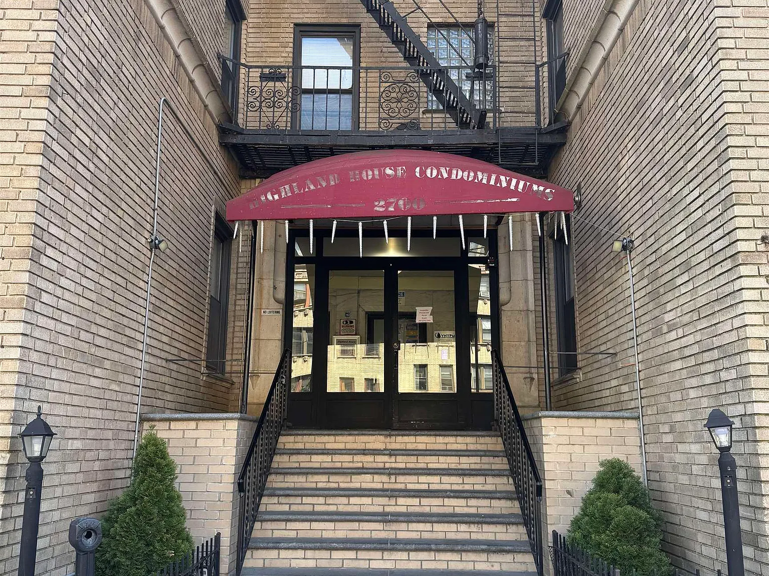 2 bed, 1.0 bath, $2,400 — Photo 1