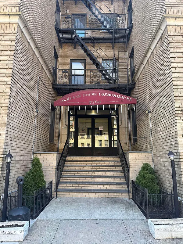 2700 John F Kennedy Boulevard 304