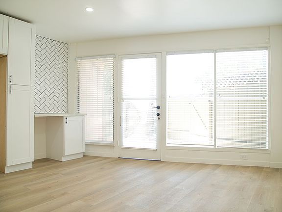 2nd image of 1133 Horn Ave #1133