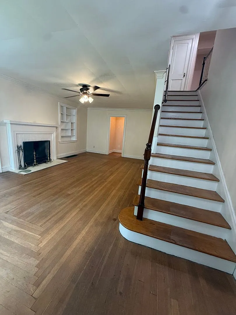 Spacious 5 bedroom 3 bathroom home — Photo 3