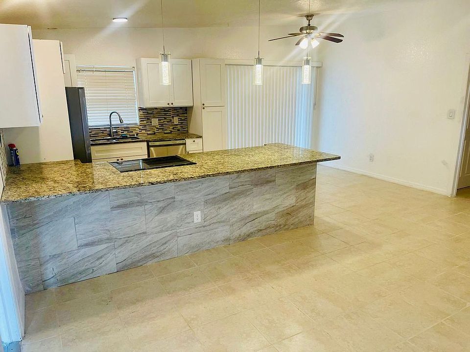 2nd image of 6221 Oakcrest Cir