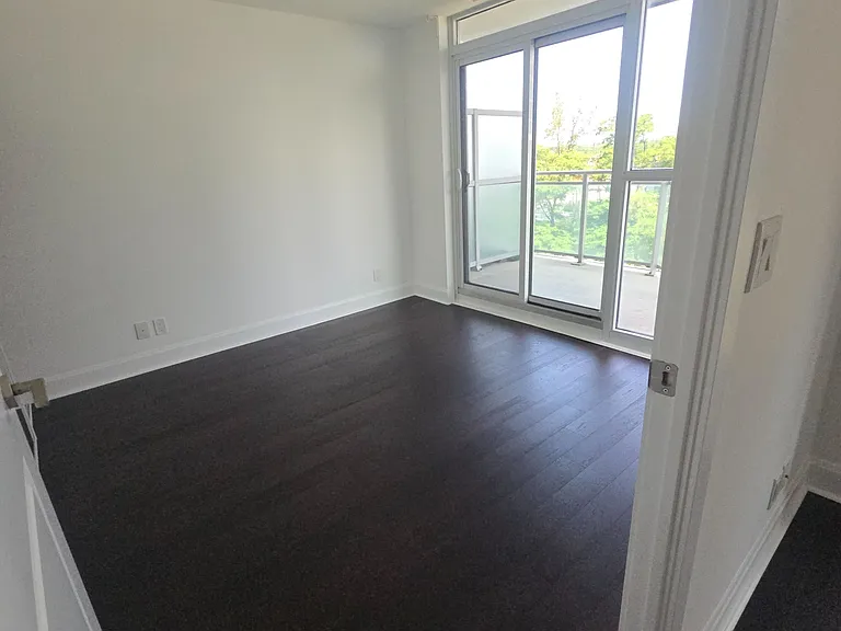 33 Shore Breeze Dr #405 — Photo 5