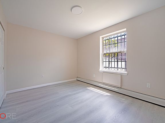 5th image of 1316 Hoe Ave APT A