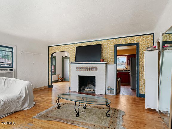 3rd image of 3308 W Yakima Ave