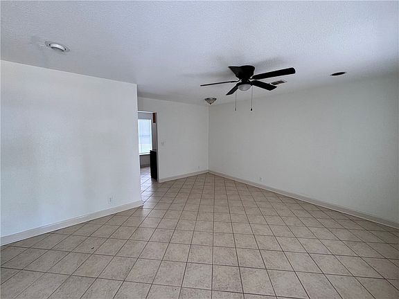 3rd image of 313 Mary St