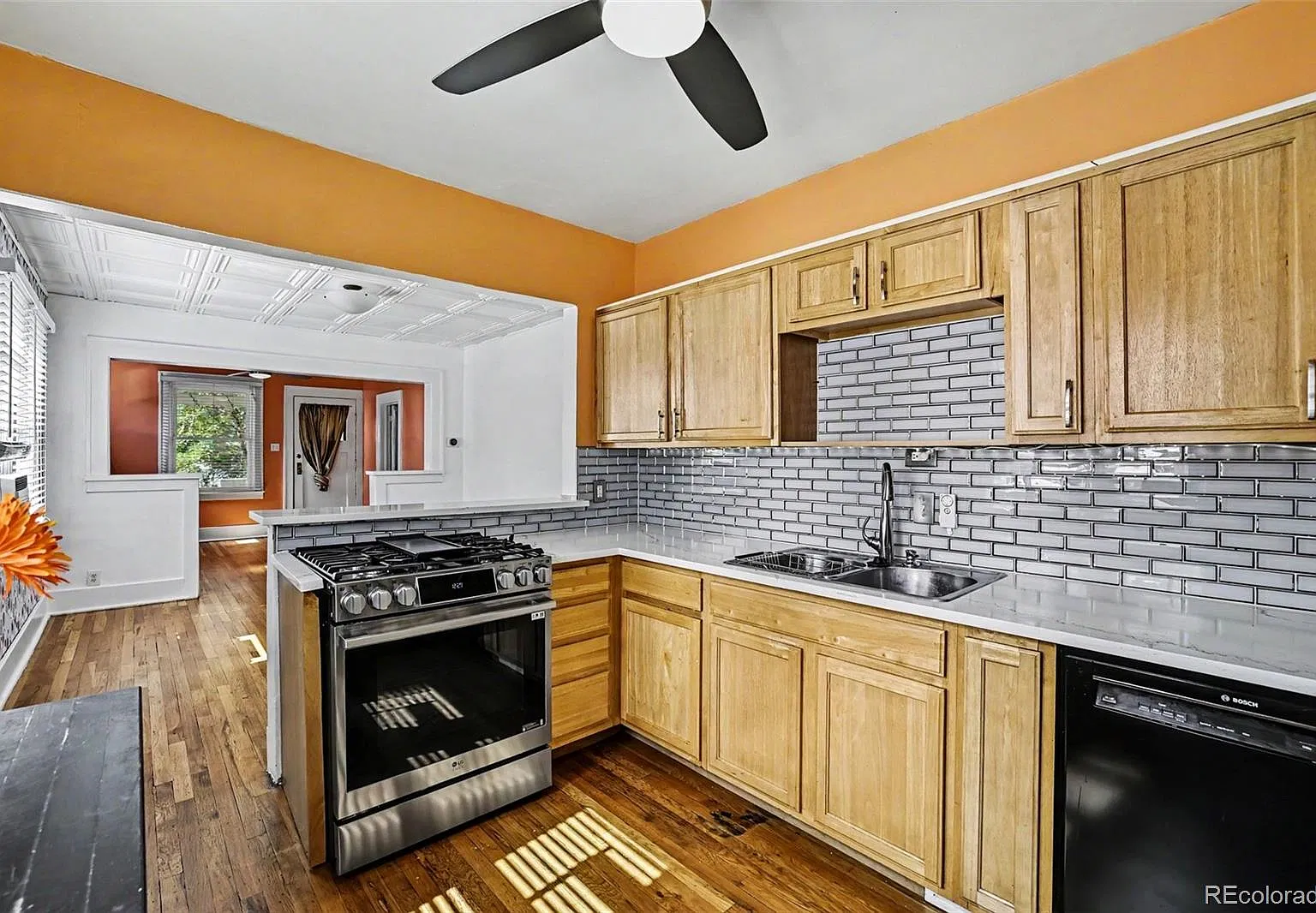 2 bed, 3.0 bath, 1114 sqft, $2,400 — Photo 2