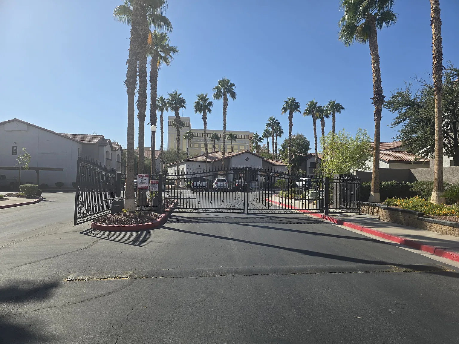 2 bed, 940 sqft, $1,950 — Photo 4