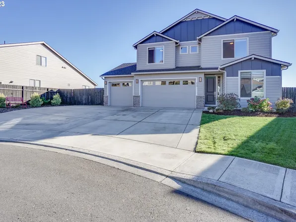 410 E 8th St, La Center, WA 98629