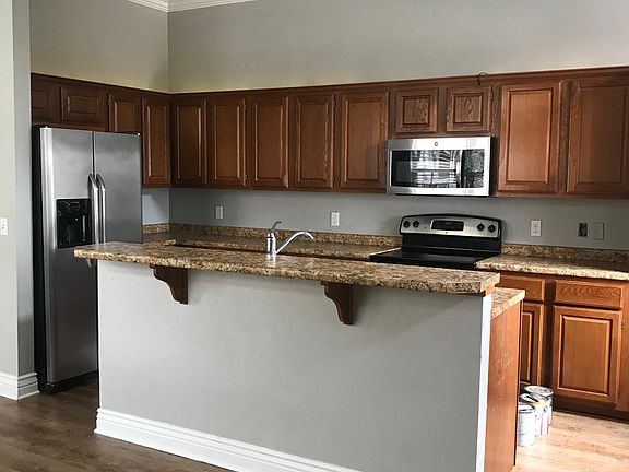 5th image of 595 Founders Park Dr E