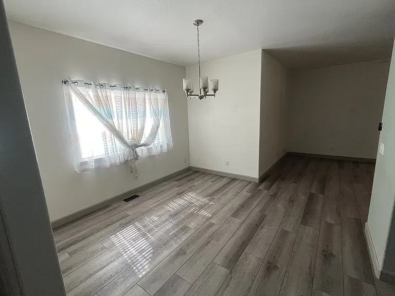 317 Victoria St — Photo 22