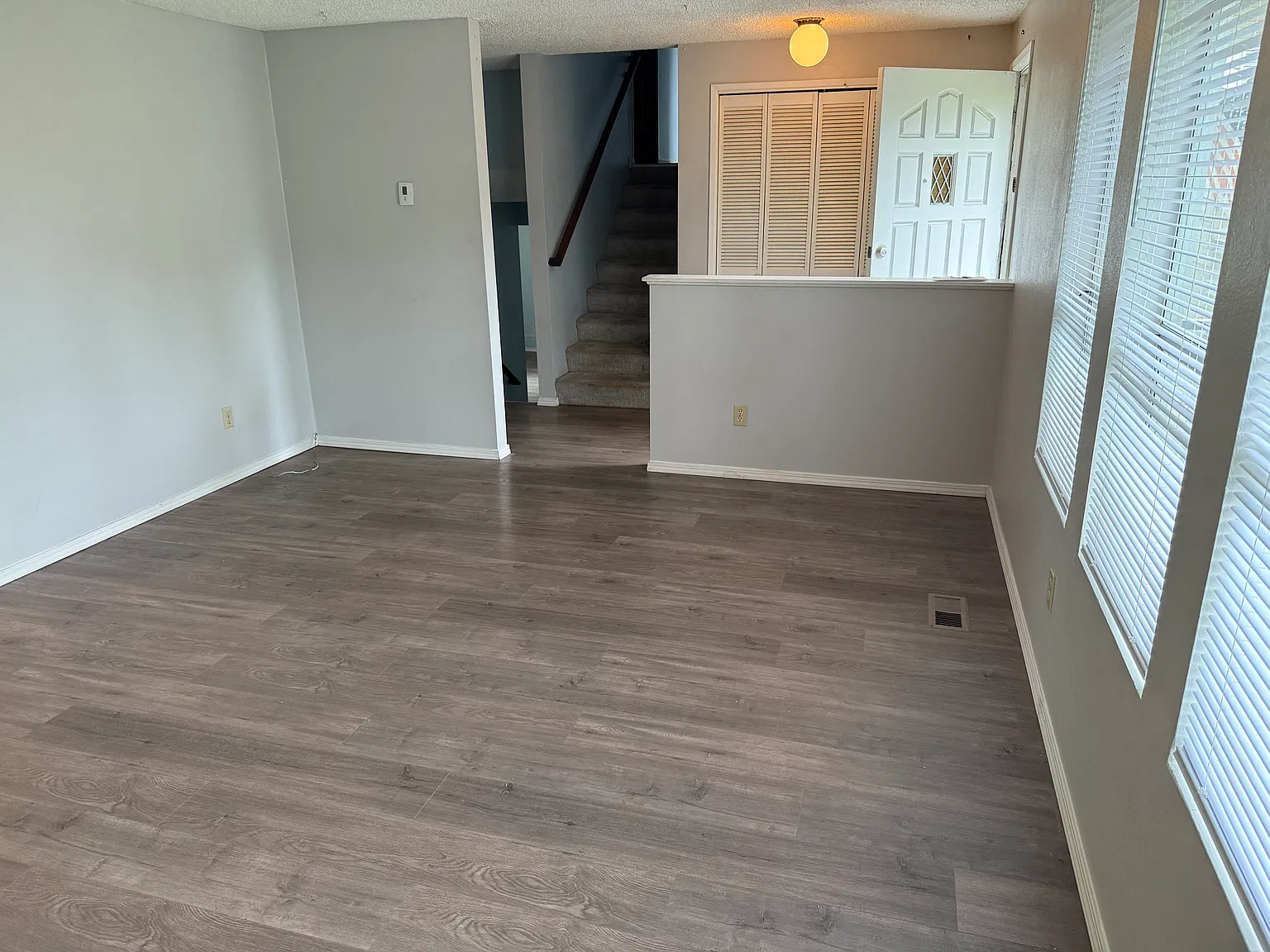 3 bed, 2200 sqft, $3,300 — Photo 3