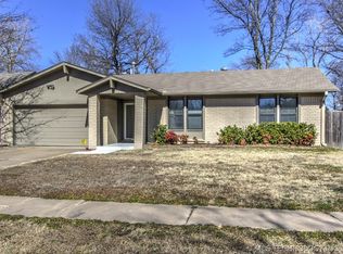 11813 E 38th Pl, Tulsa, OK 74146
