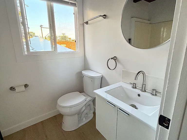 300 Center St #20 — Photo 7