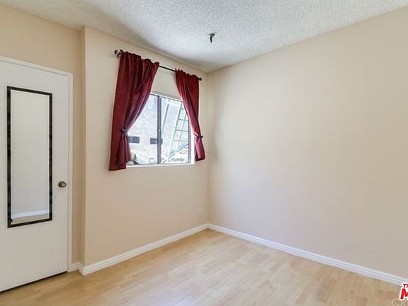 4th image of 10234 Variel Ave Unit 12