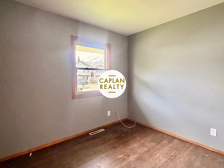 20 Yates St — Photo 6
