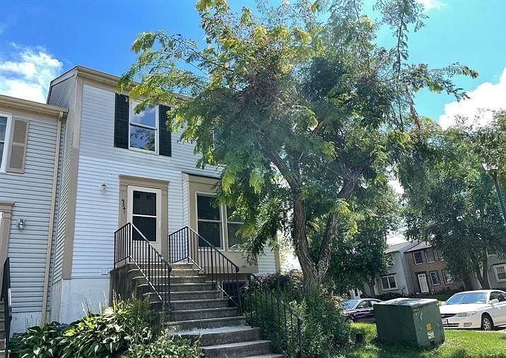 End unit townhome in family friendly neighborhood.