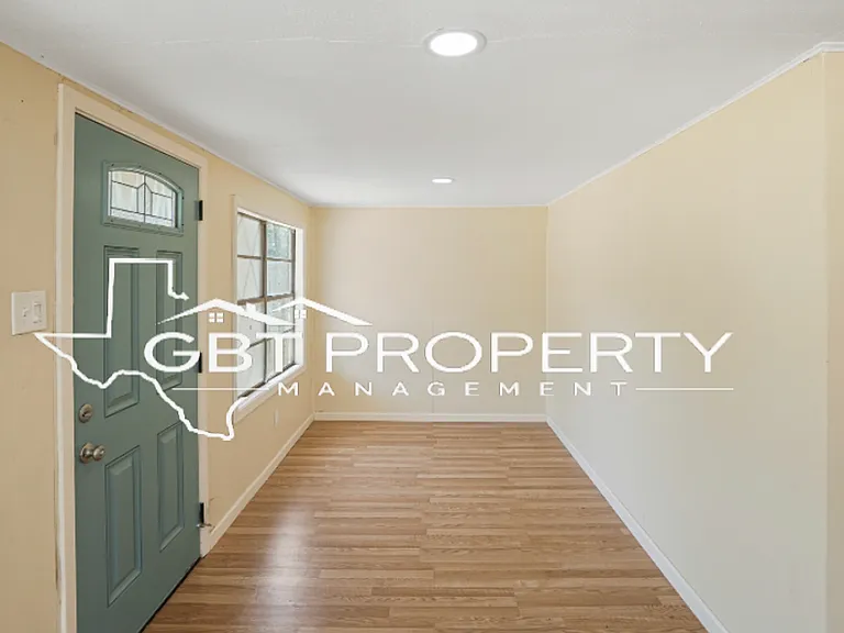 2342 Howard St — Photo 3
