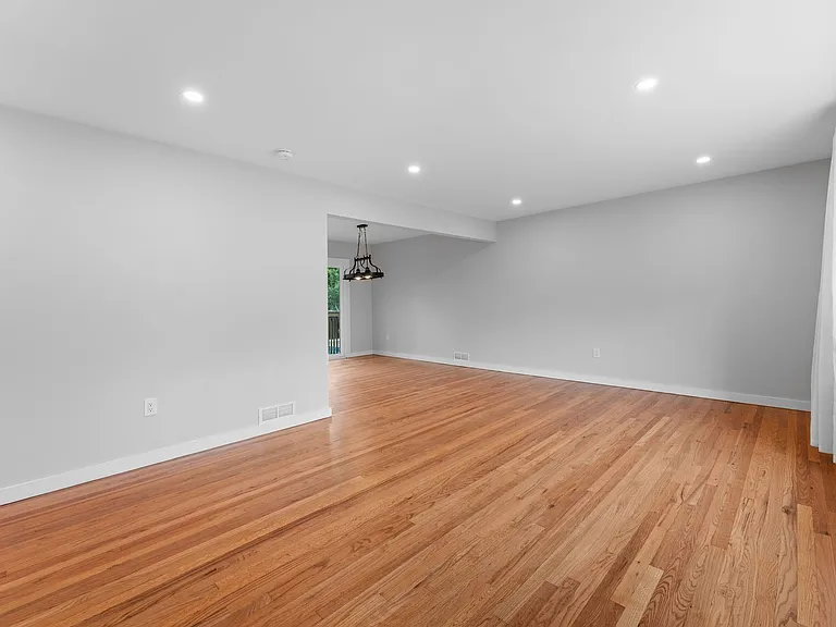 8 Brook Way — Photo 23