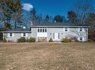 2 Sweetbriar Ln, Andover, MA 01810