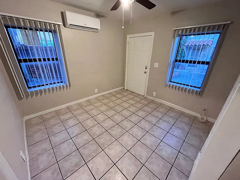 2620 N Stone Ave #2 — Photo 3