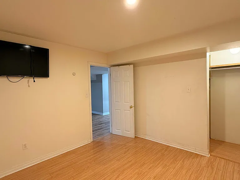 294 Wildberry Cres #BASEMENT — Photo 9