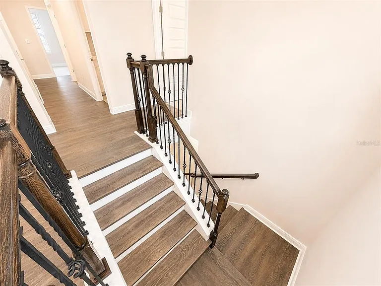 18035 Cider Mill Ln — Photo 28