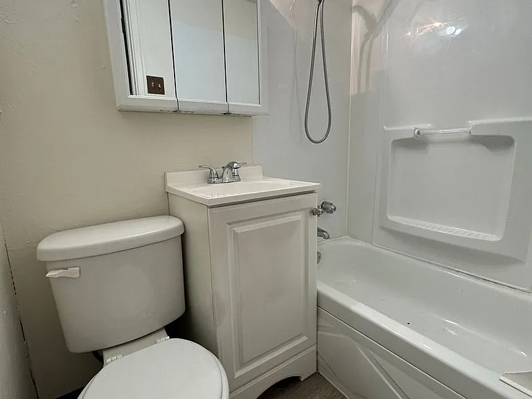 366 S Negley Ave — Photo 5