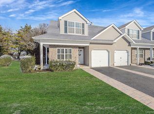 116 Maya Cir, Central Islip, NY 11722