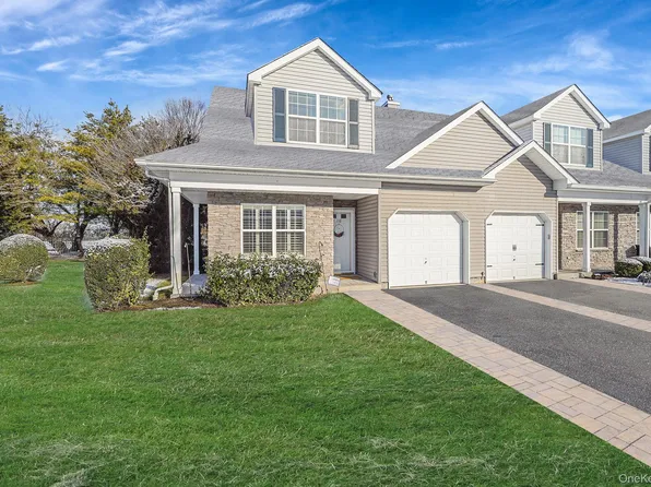 116 Maya Circle, Central Islip, NY 11722