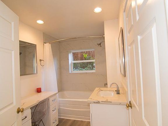 5th image of 1628 Laguna St #B