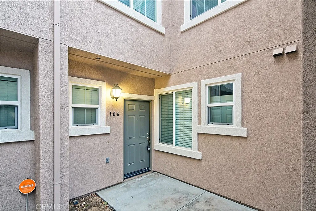 3 bed, 2.5 bath, 1386 sqft, $2,595 — Photo 1