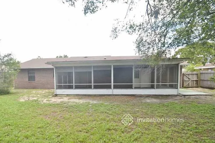 885 Rayston St — Photo 11