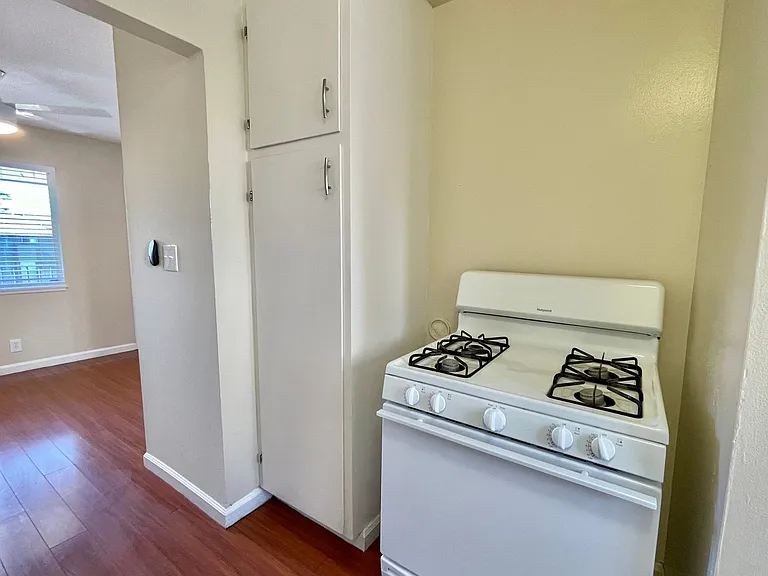 466 N Fair Oaks Avenue — Photo 16