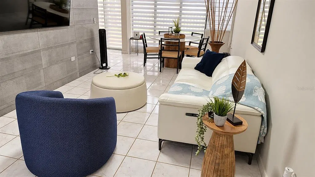 3 bed, 2.0 bath, 1267 sqft, $2,100 — Photo 3