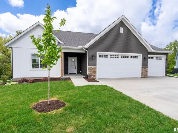 669 Sweet Wood Ln, Blue Grass, IA 52726