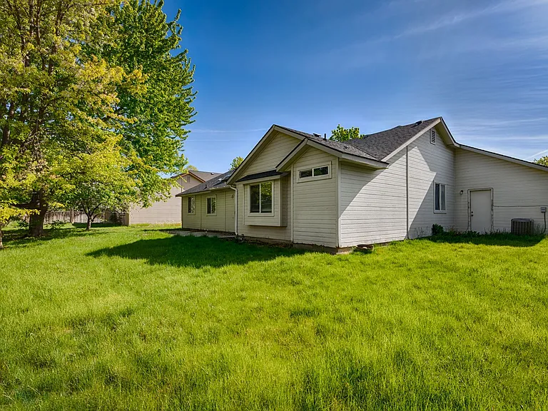 2173 S Petra Ave — Photo 23