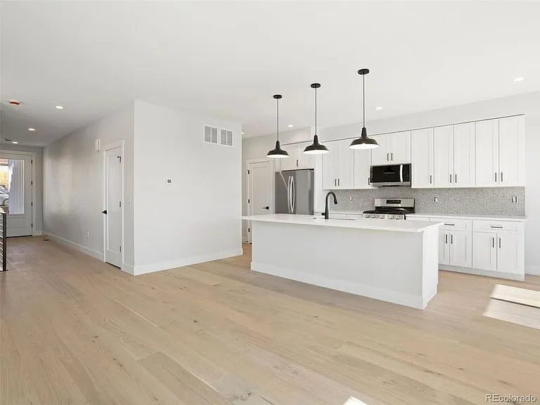 4656 W 9th Ave — Photo 2